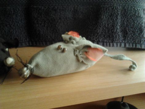 szürke egér,fa gyöngy orr és szem